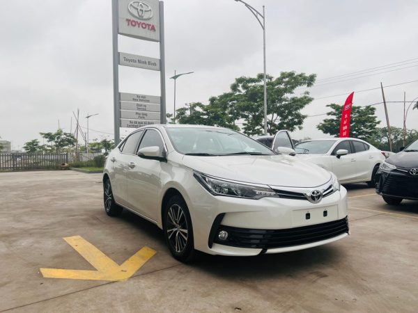 Toyota Altis 1.8 G 2019 trắng ngọc trai