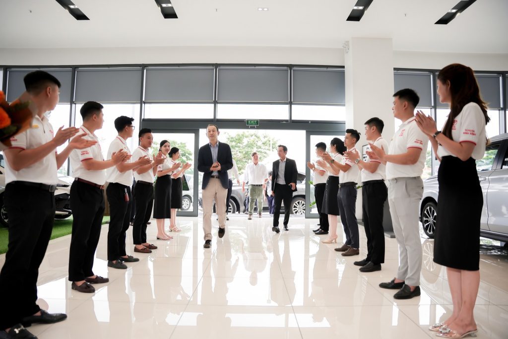 Toyota Ninh Bình vinh dự đón tiếp ông Keita Nakano TGĐ Toyota Việt Nam cùng Ban lãnh đạo công ty tới thăm và làm việc tại Đại lý.